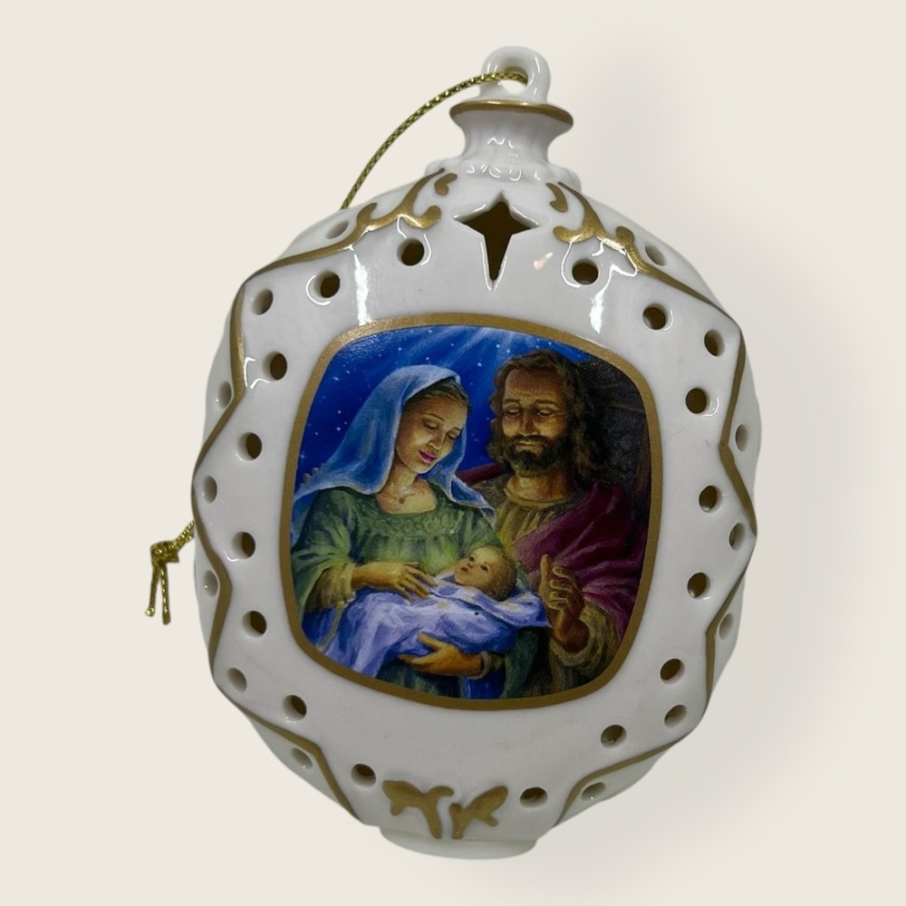 The Danbury Mint Native Illuminated Ornaments Mary And Joseph